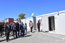 İş Adamı Doğan Demirci konteyner kentinde ampute depremzedelerle bir araya geldi, destek sözü verdi.