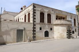 Depremde hasar gören tescilli yapılar restore ediliyor