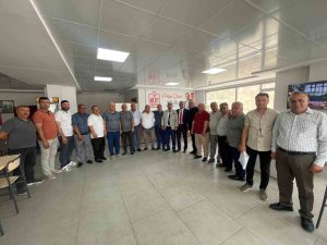 Kilis’te Muhtarlar Derneği’nin gerçekleştirilen başkanlık seçiminde mevcut başkan Mehmet Karakuş yeniden başkanlığa seçildi.Seçimde Mehmet Karakuş 64 oy alırken, rakibi Ahmet Polat 59 oyda kaldı. Bu sonuçla birlikte Karakuş, güven tazeleyerek görevine devam etme hakkı kazandı. Seçimin ardından açıklama yapan Karakuş, "Tüm muhtar arkadaşlarımıza teşekkür ediyorum. Bu bir demokrasi yarışıydı. Kazanan birlik, beraberlik ve Kilis oldu. Hep birlikte muhtarlarımızın sesi olmaya devam edeceğiz" ifadelerini kullandı.